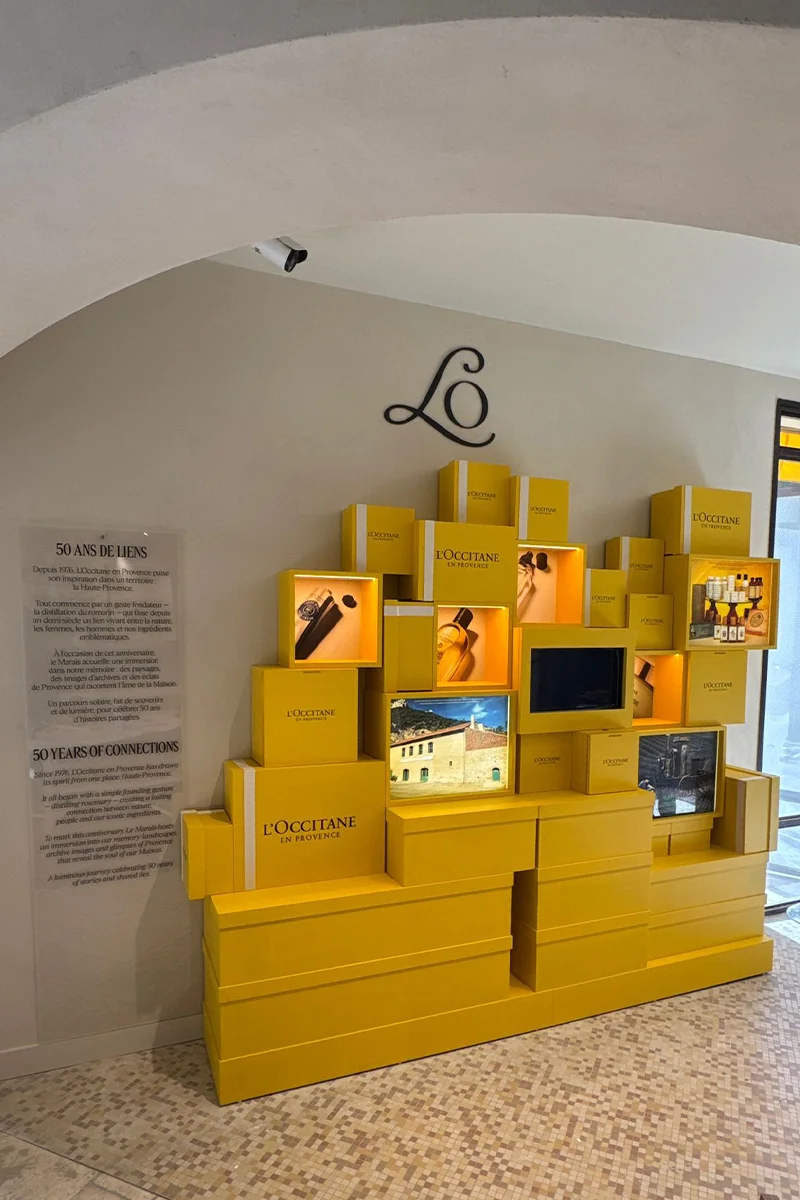 Vitrine agencement L’Occitane par Maison Magence Vitrine agencement L'Occitane par Maison Magence