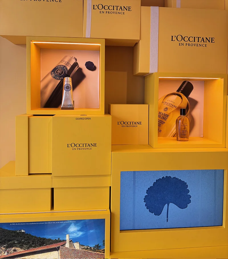 Vitrine agencement L’Occitane par Maison Magence Vitrine agencement L'Occitane par Maison Magence