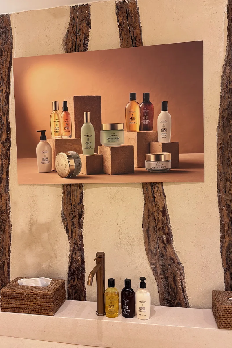 Vitrine agencement L’Occitane par Maison Magence Vitrine agencement L'Occitane par Maison Magence