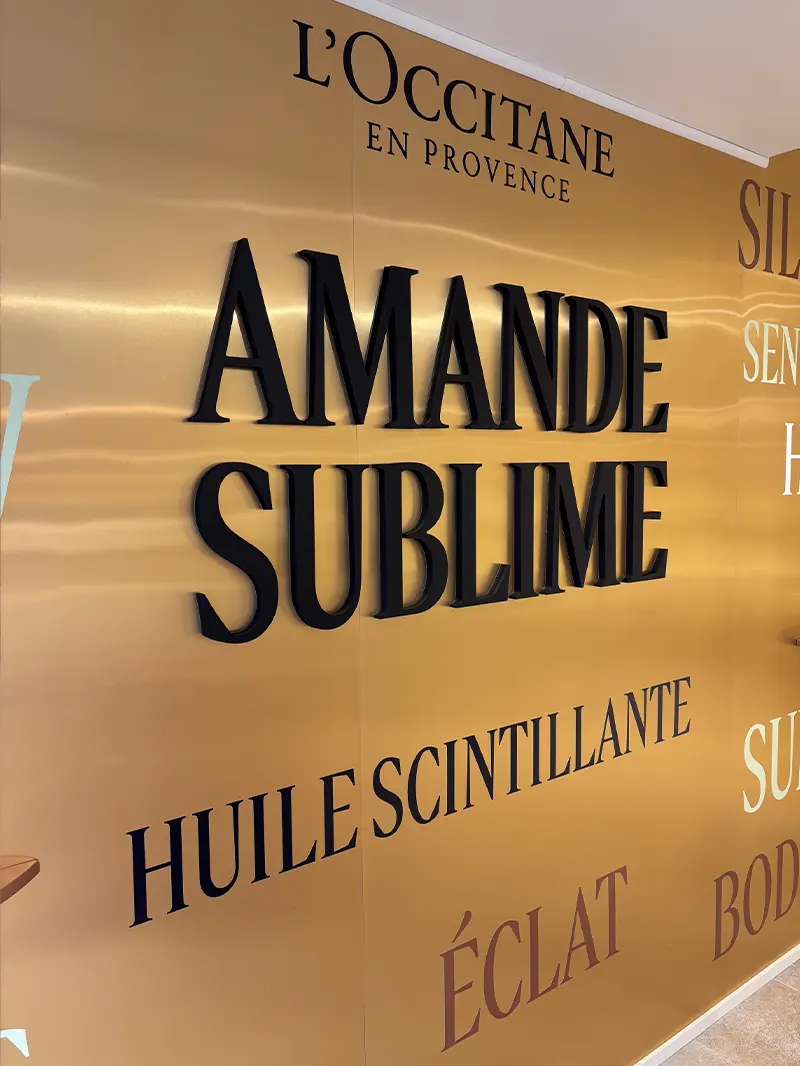 Création de vitrine pour L’Occitane, Amande sublime Création de vitrine pour L'Occitane, Amande sublime